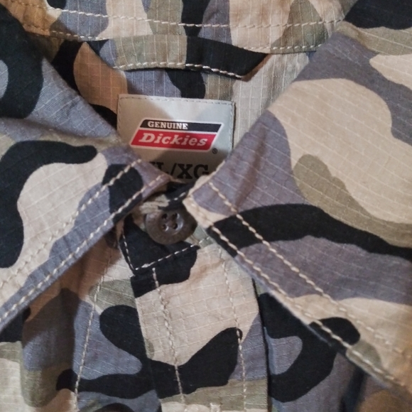 Dickies Men's XL Camo shirt - Picture 2 of 2